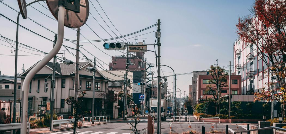 How to stay connected with family while on the road